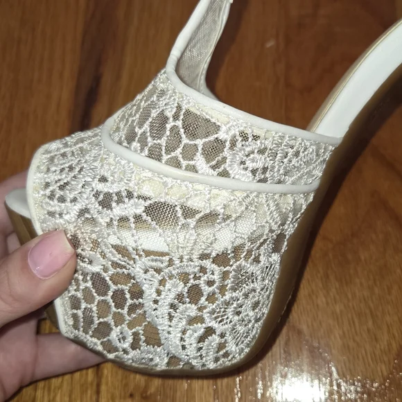 Jessica Simpson White Lace Platforms - Picture 4 of 14